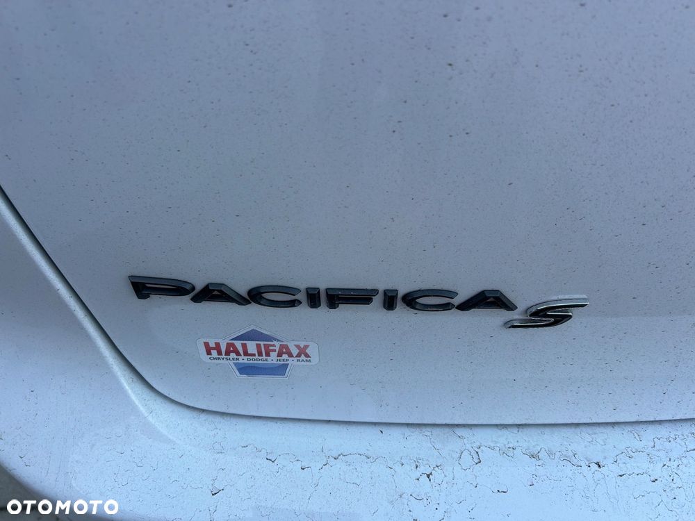 Chrysler Pacifica - 12