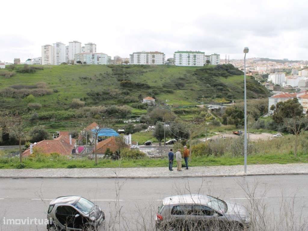 Terreno para construção de prédios ou moradias - Odivelas - Grande imagem: 2/3