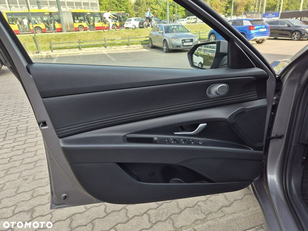 Hyundai Elantra - 11