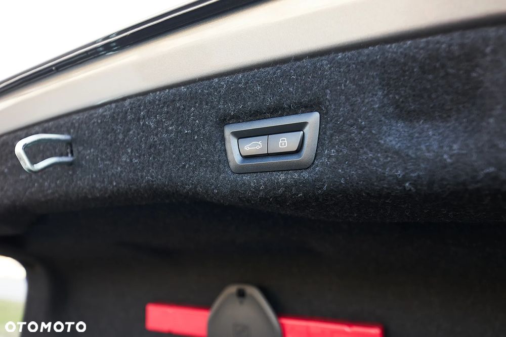 BMW Seria 5 520i mHEV - 11