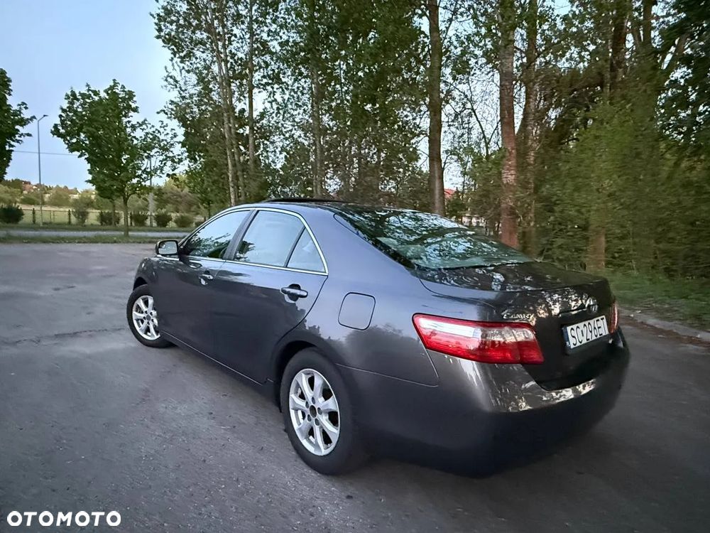 Toyota Camry 2.4 XLE - 7
