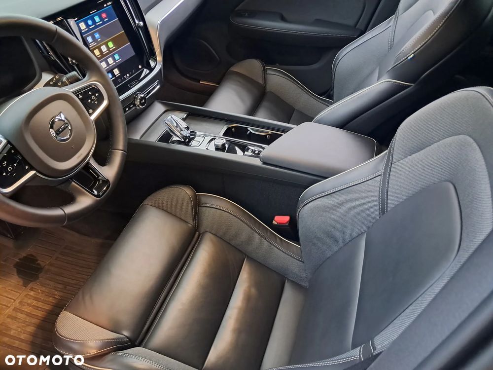 Volvo V60 B4 B Plus Dark - 12