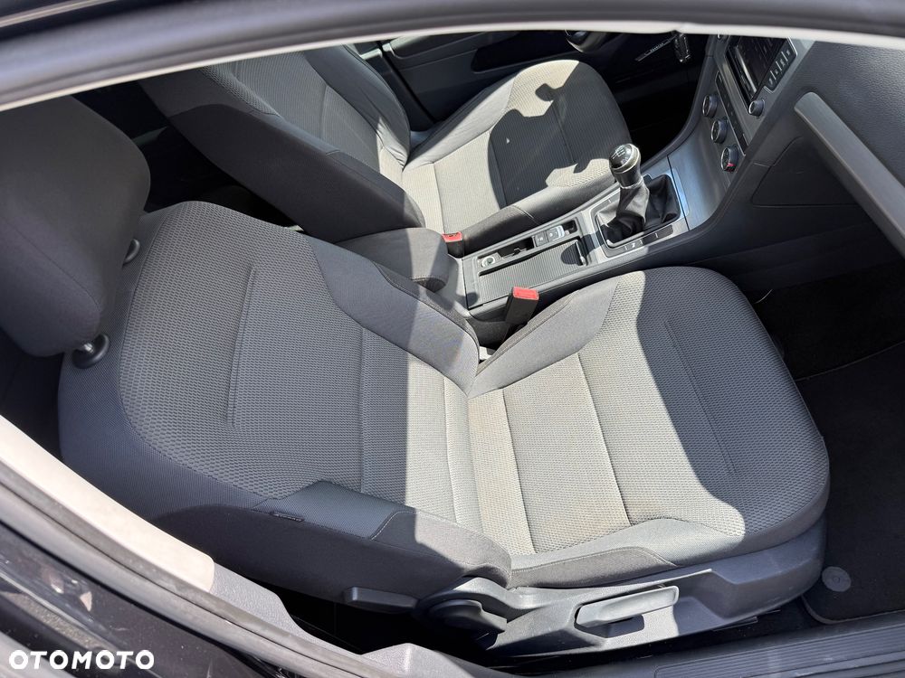 Volkswagen Golf - 10
