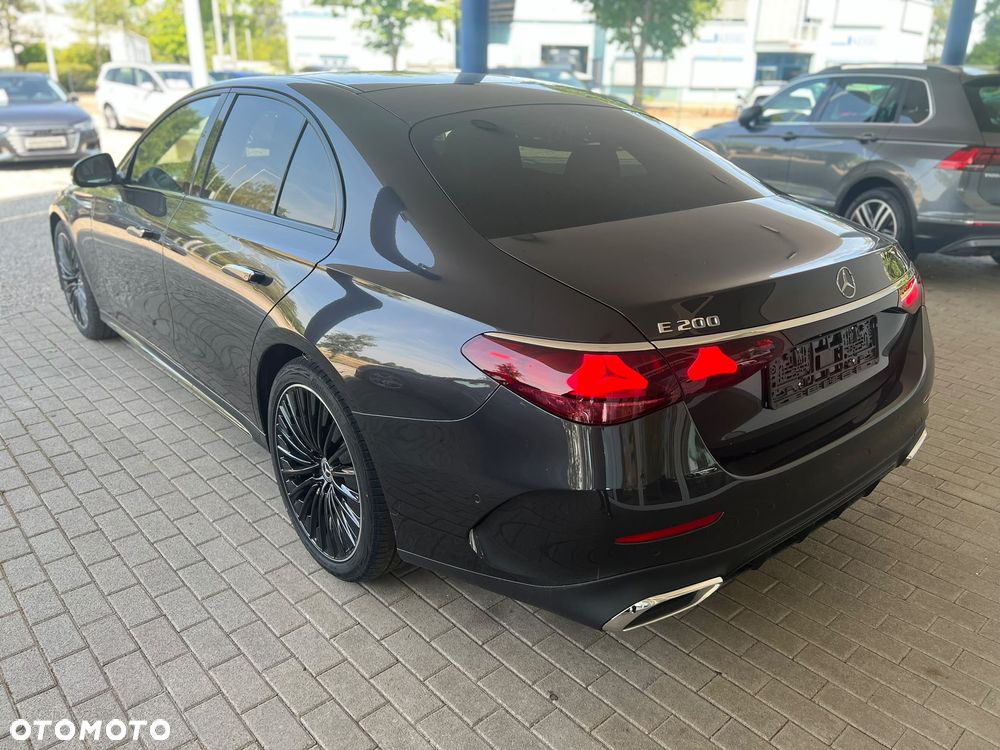 Mercedes-Benz Klasa E 200 9G-TRONIC AMG Line NIGHT Edition - 4