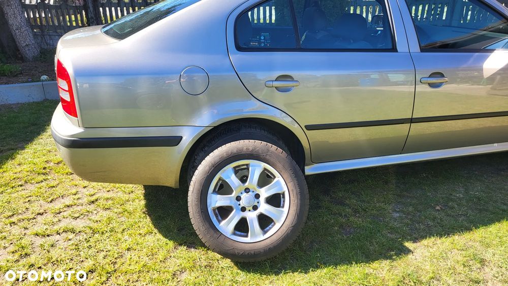 Skoda Octavia 1.6 Tour - 11