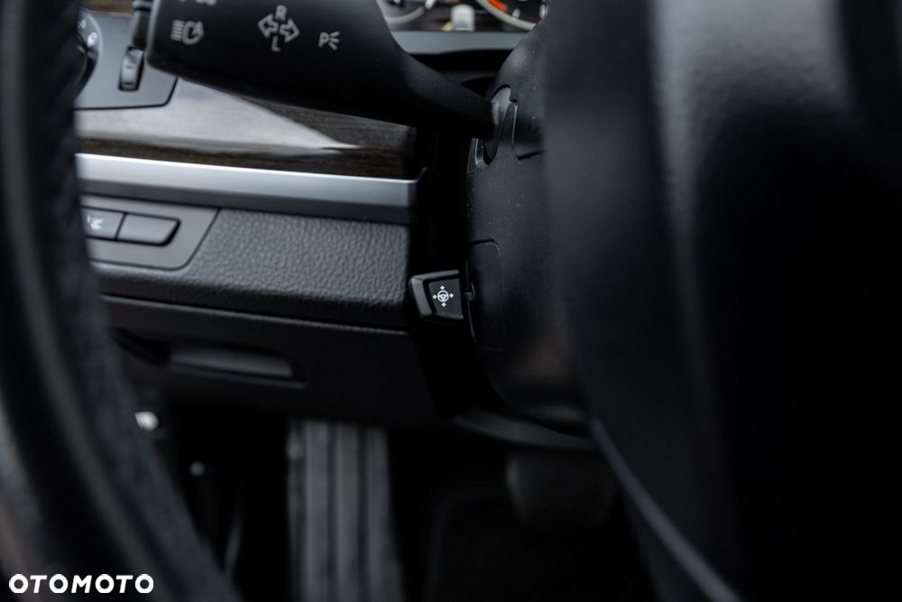 BMW Seria 7 750i xDrive - 29