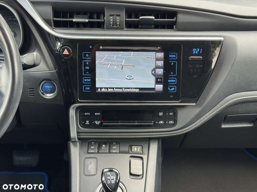 Toyota Auris Hybrid 135 Prestige - 29
