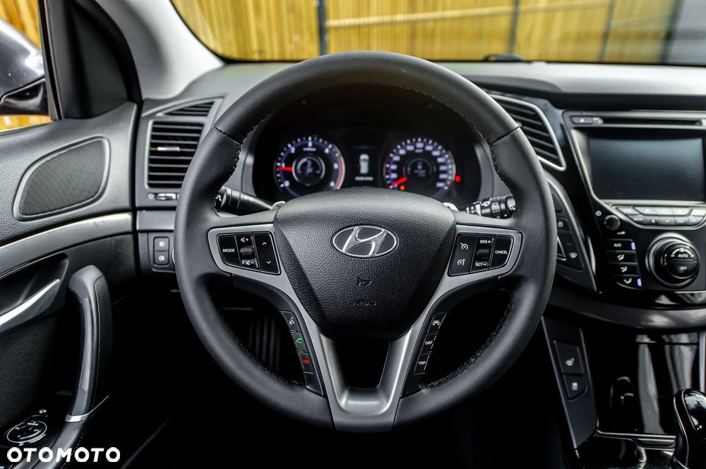 Hyundai i40 i40cw 1.7 CRDi Automatik Fifa World Cup Edition Gold - 25