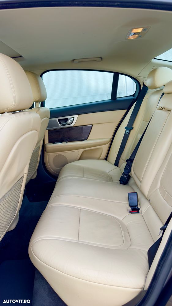Jaguar XF 2.2 - 11