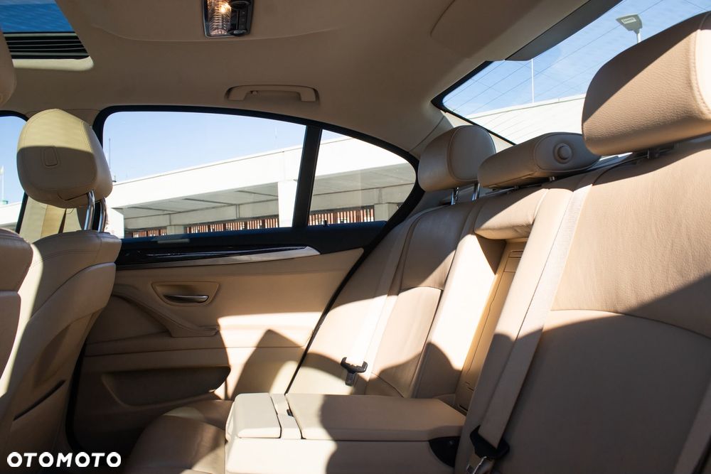 BMW Seria 5 528i xDrive - 8