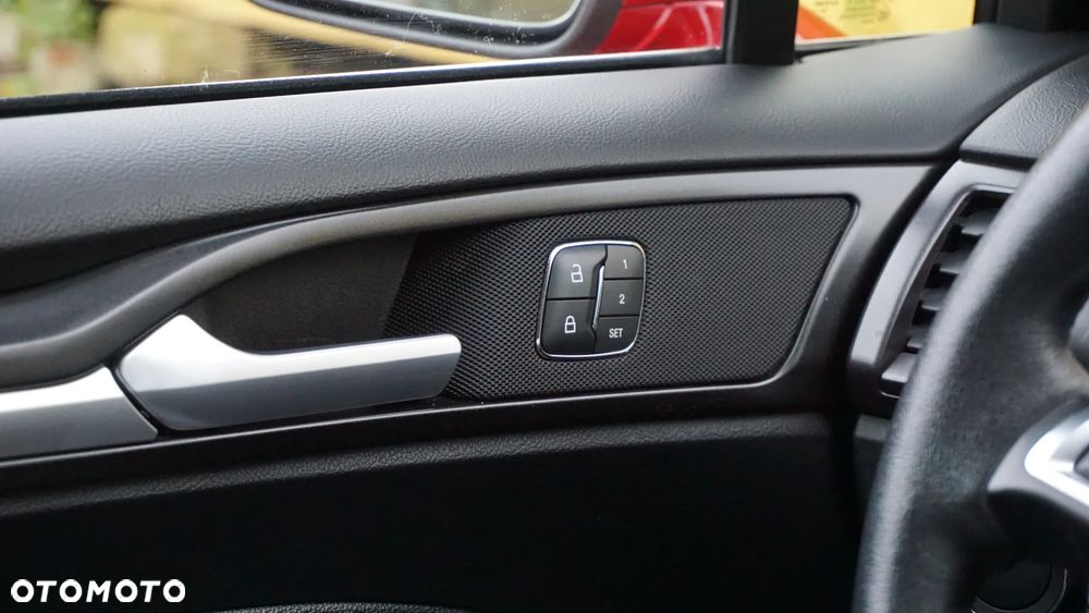 Ford Fusion - 12