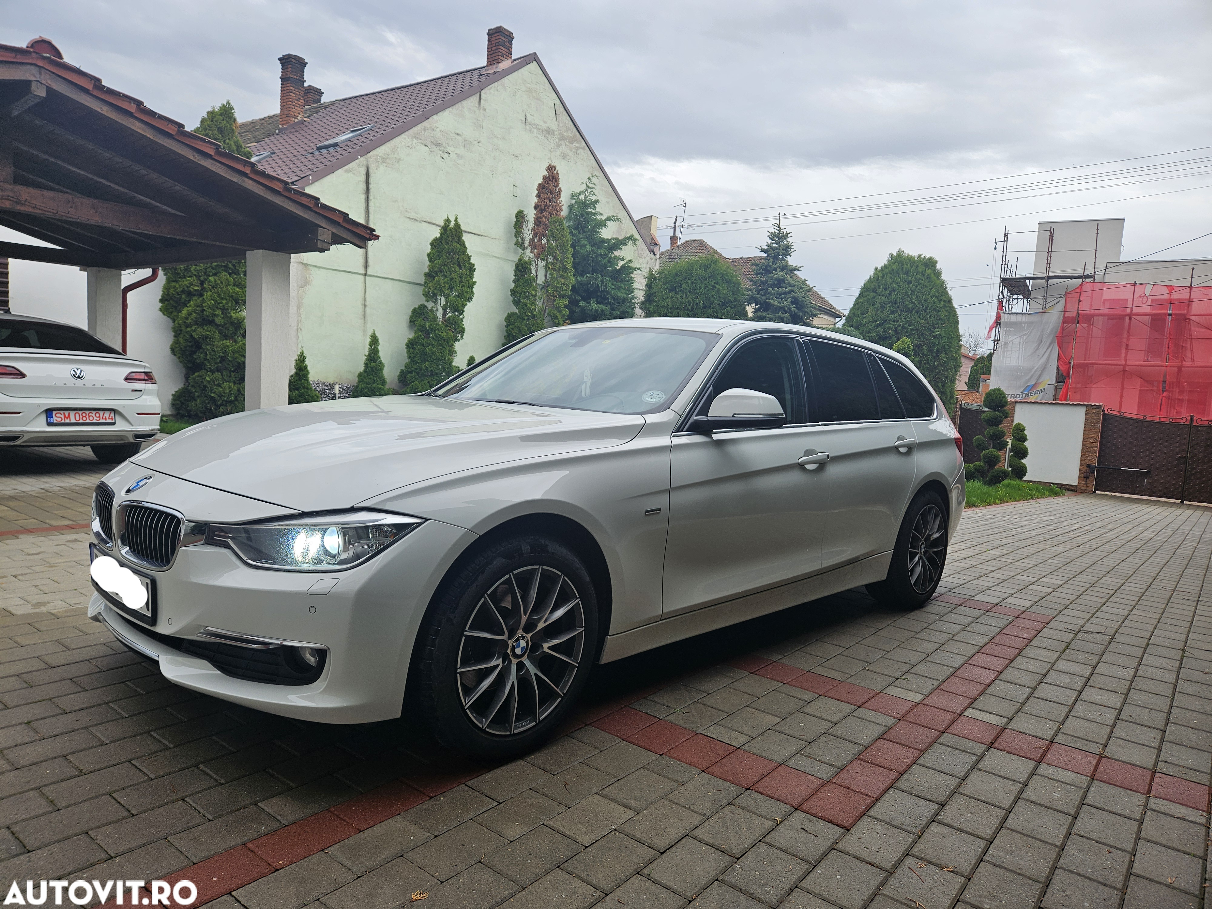 BMW Seria 3 320d xDrive DPF Touring Aut. - 2