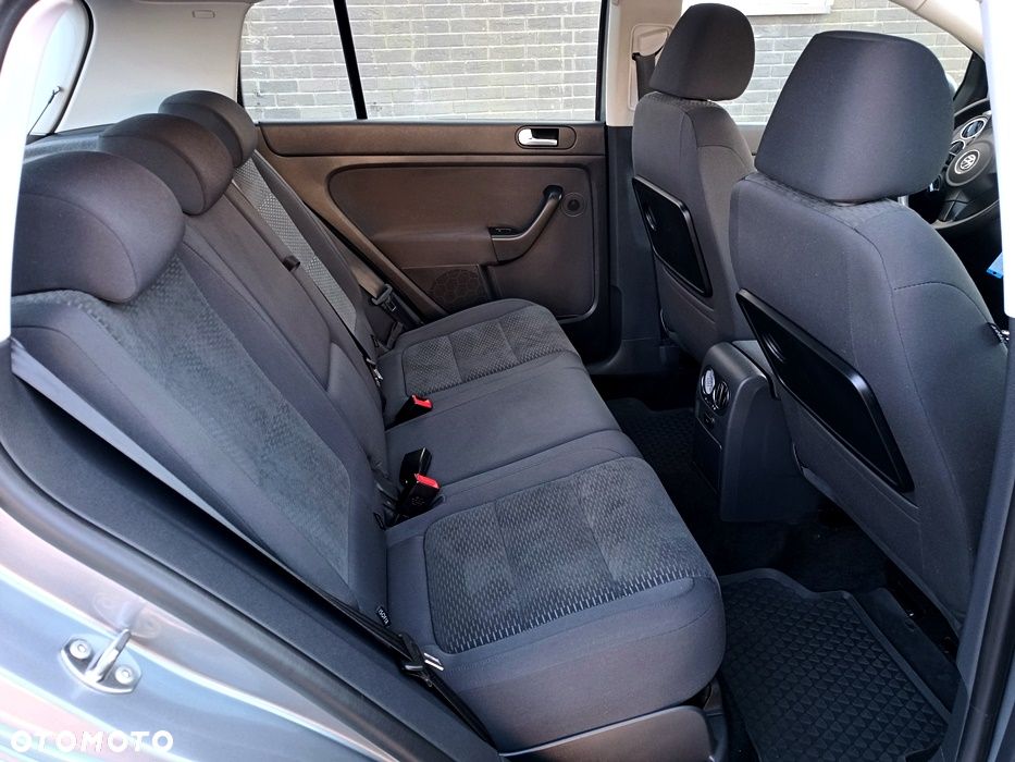 Volkswagen Golf Plus 1.6 TDI BlueMot Comfortline - 28
