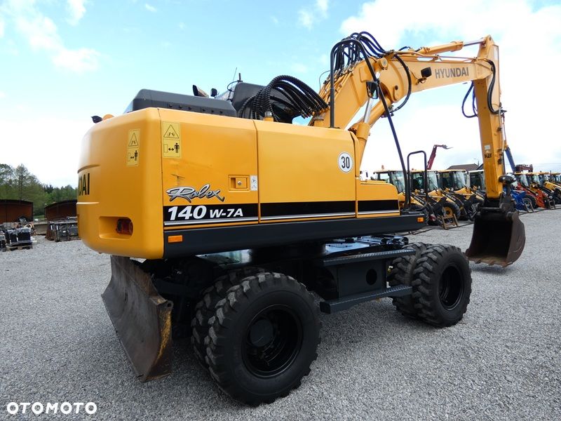 Hyundai 140W-7A / Stan BDB / Ładnie utrzymana / - 10