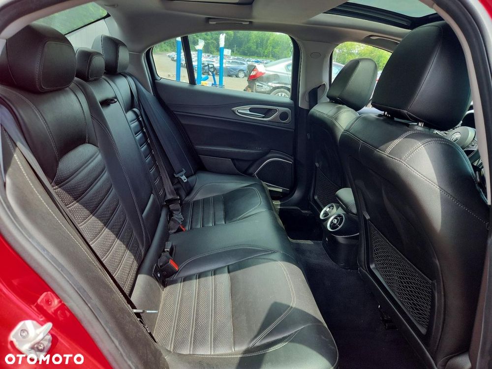 Alfa Romeo Giulia 2.0 Turbo TI Q4 - 10