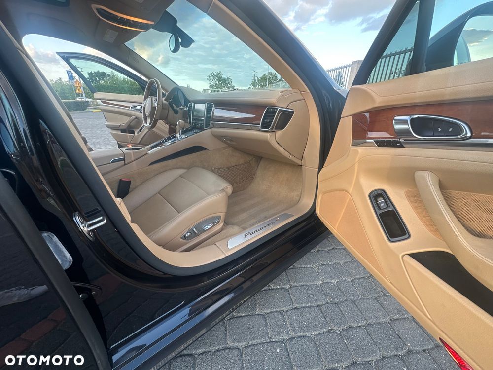 Porsche Panamera PDK Platinum Edition - 32