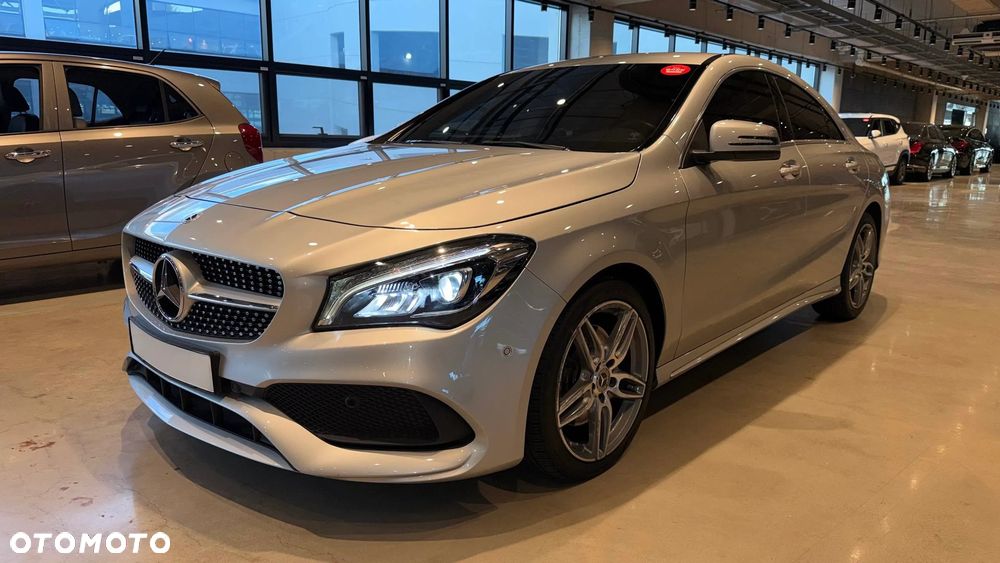 Mercedes-Benz CLA 220 4-Matic AMG Line - 3
