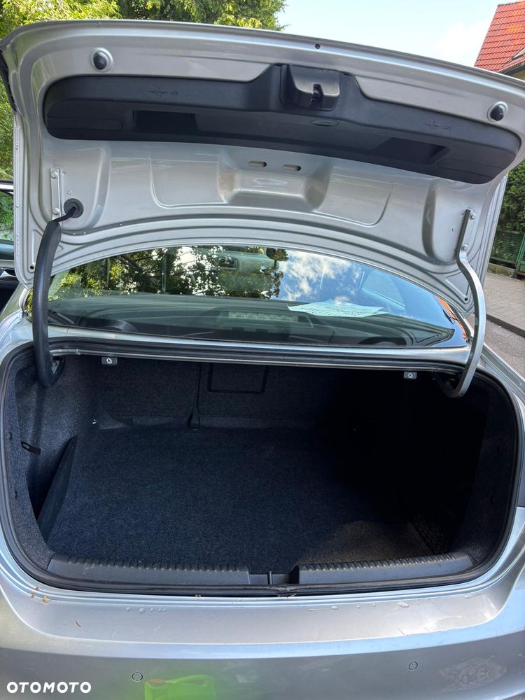Volkswagen Jetta 2.0 TDI Highline - 6