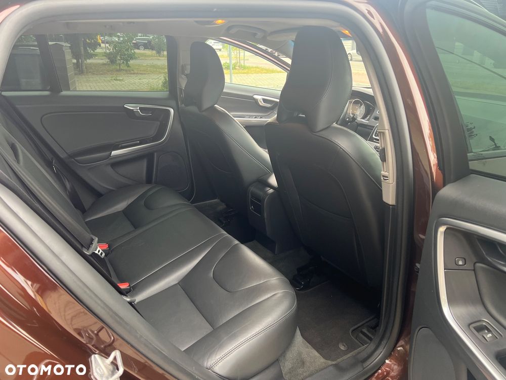 Volvo V60 Cross Country T5 AWD Momentum - 8