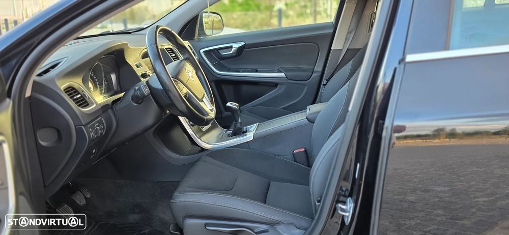 Volvo V60 2.0 D4 Momentum - 4