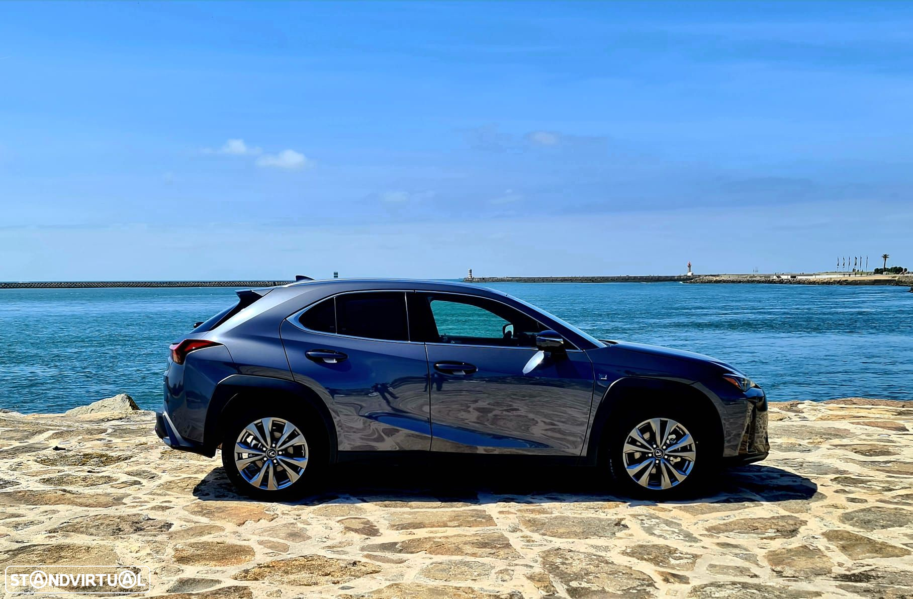 Lexus ux-250h Sport - 7