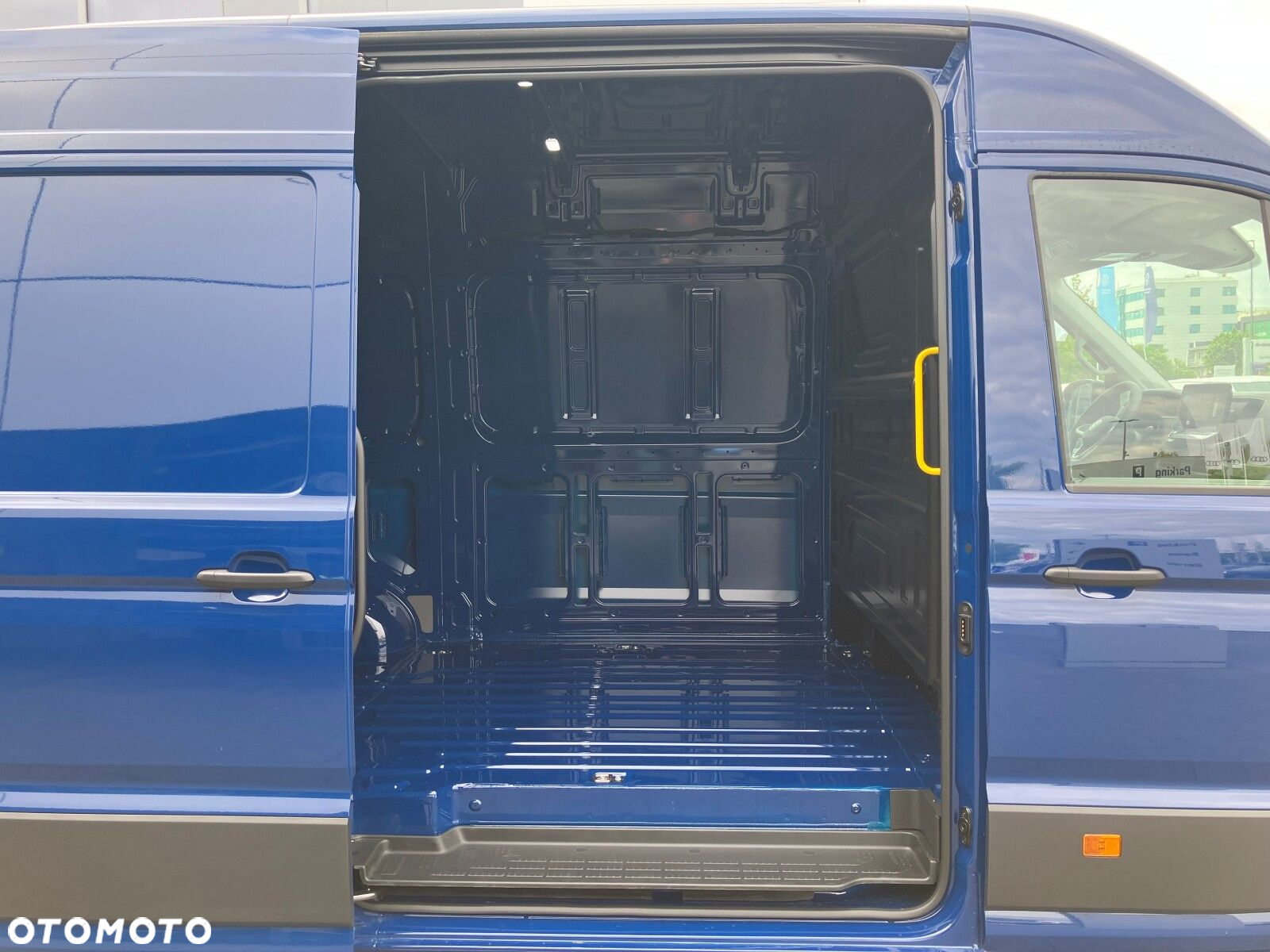 Volkswagen Crafter Crafter 35 Furgon, silnik: 2,0 l  130 kW, skrzynia biegów: napęd 4MOTION, automatyczna 8-biegowa rozstaw osi: 3640 mm - 10
