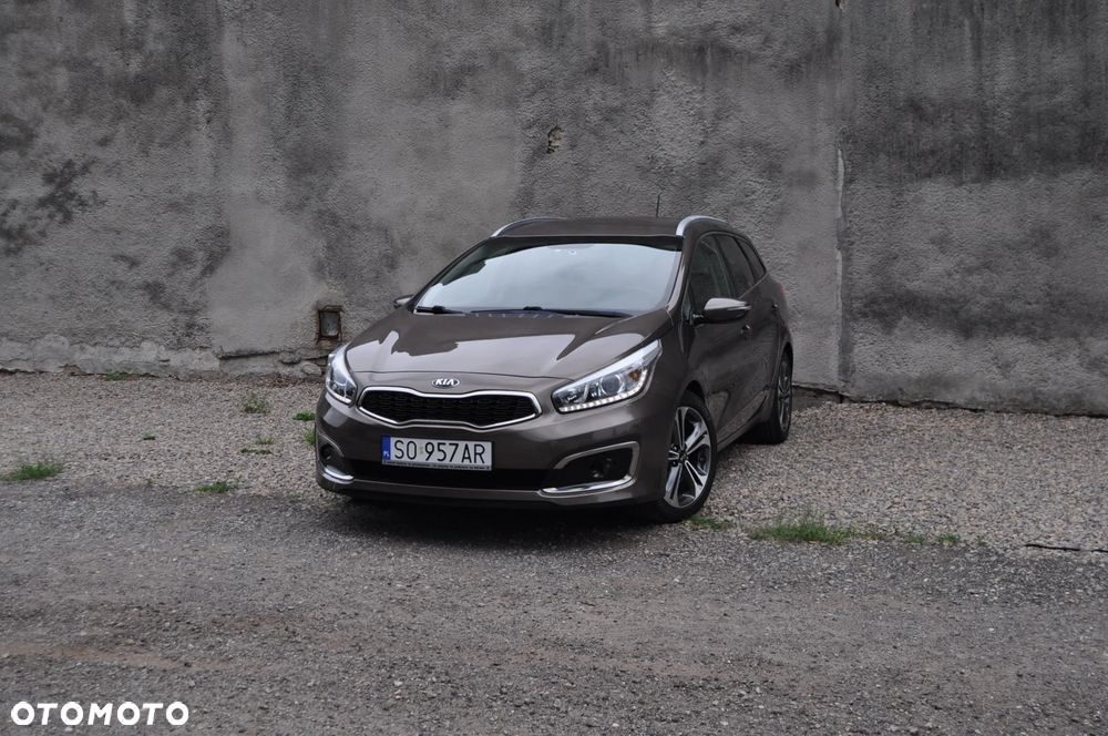 Kia Ceed 1.6 GDI ISG Dream-Team Edition - 1