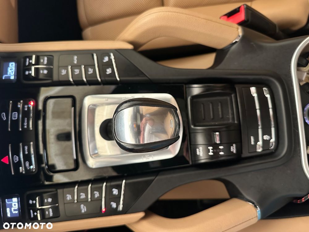 Porsche Cayenne Diesel Platinum Edition - 36