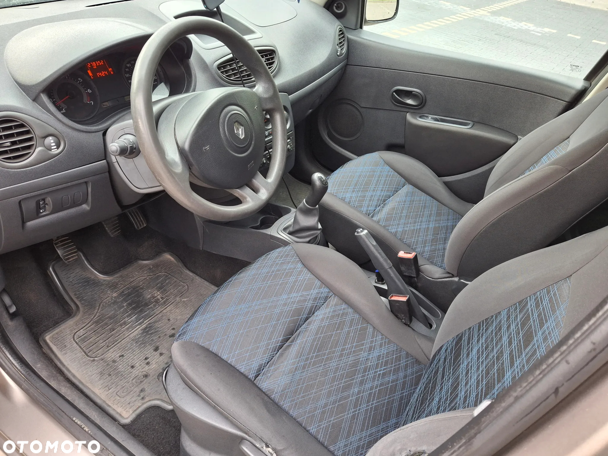 Renault Clio - 9