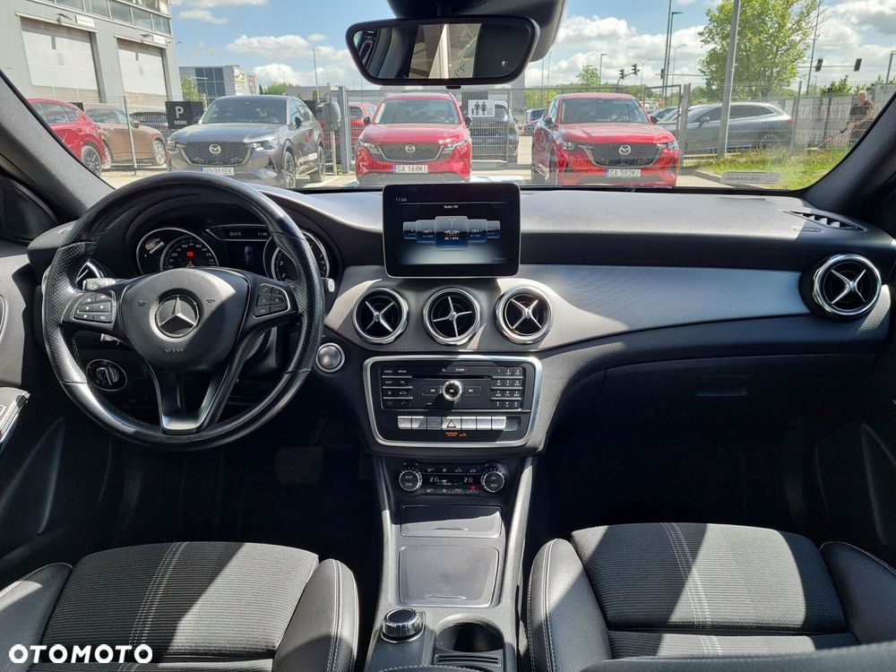 Mercedes-Benz GLA 180 7G-DCT Urban - 12