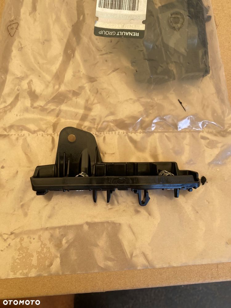 Renault Clio 5 V lift NOWY ! ORYGINALNY ! PRAWY ŚLIZG WSPORNIK MOCOWANIE ZDERZAKA BŁOTNIKA  PRZEDNIEGO PRAWY PRZEDNI PRZÓD W zderzak 622401565R Kaptur II - 2