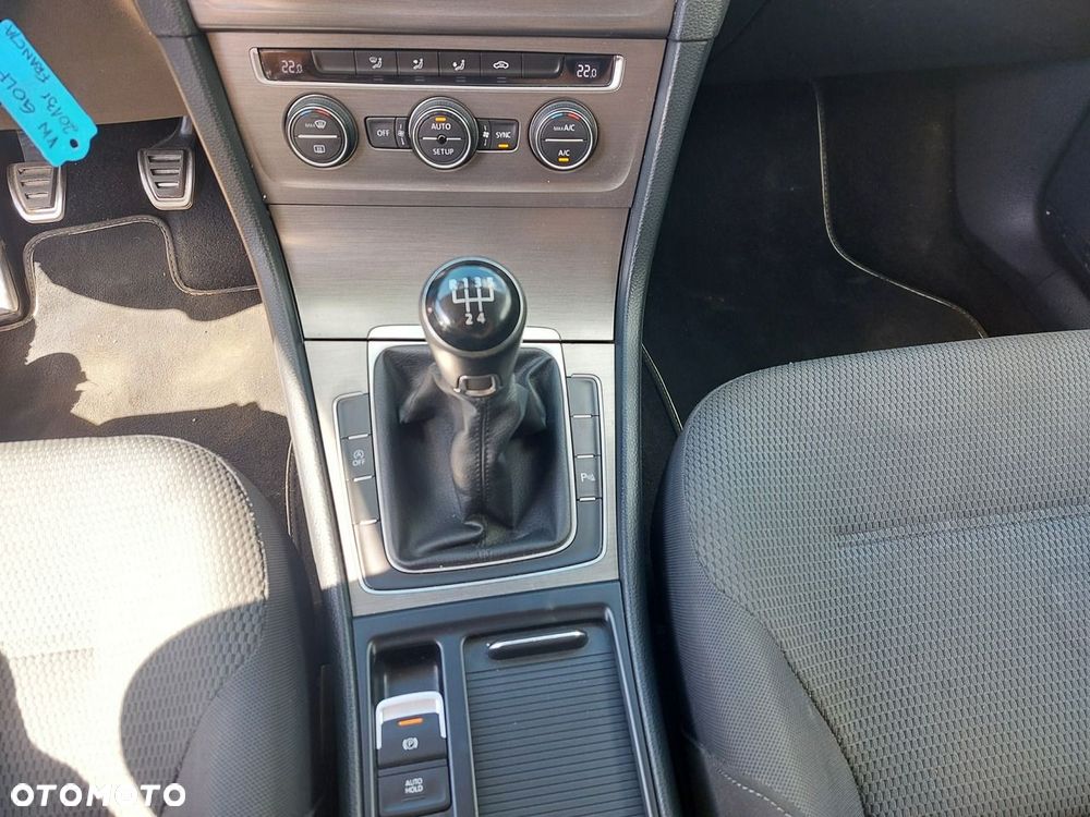 Volkswagen Golf - 22