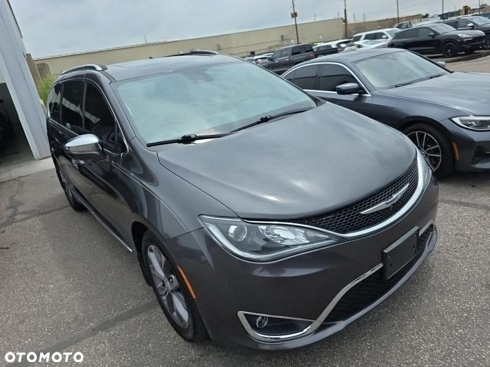 Chrysler Pacifica - 2