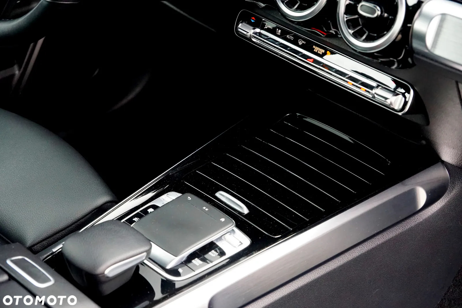 Mercedes-Benz GLB 200 7G-DCT Progressive - 39