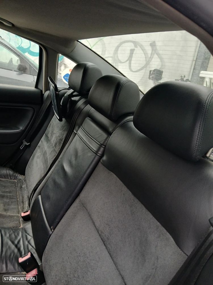 VW Passat 1.9 TDi Highline - 7