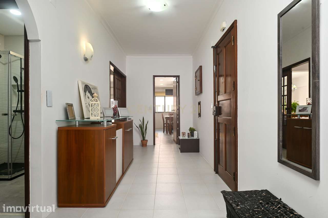 Apartamento T3 semi-remodelado, luminoso e pronto a habitar, na Rincho - Grande imagem: 4/28