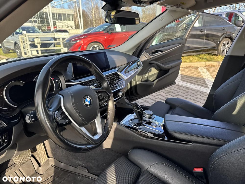 BMW Seria 5 530i GPF xDrive Sport Line sport - 13
