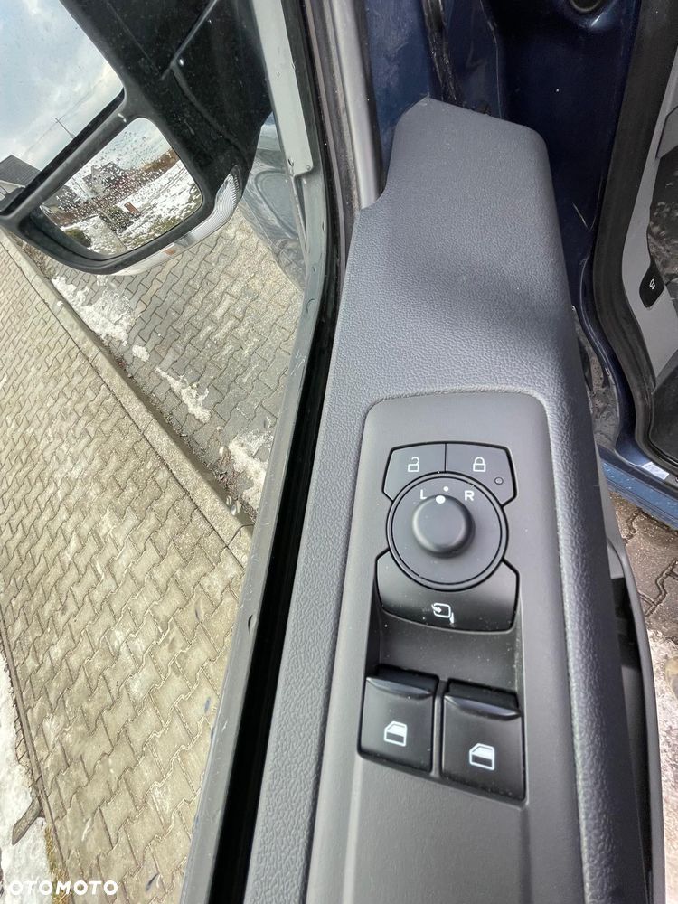 Ford TRANSIT CUSTOM - 13