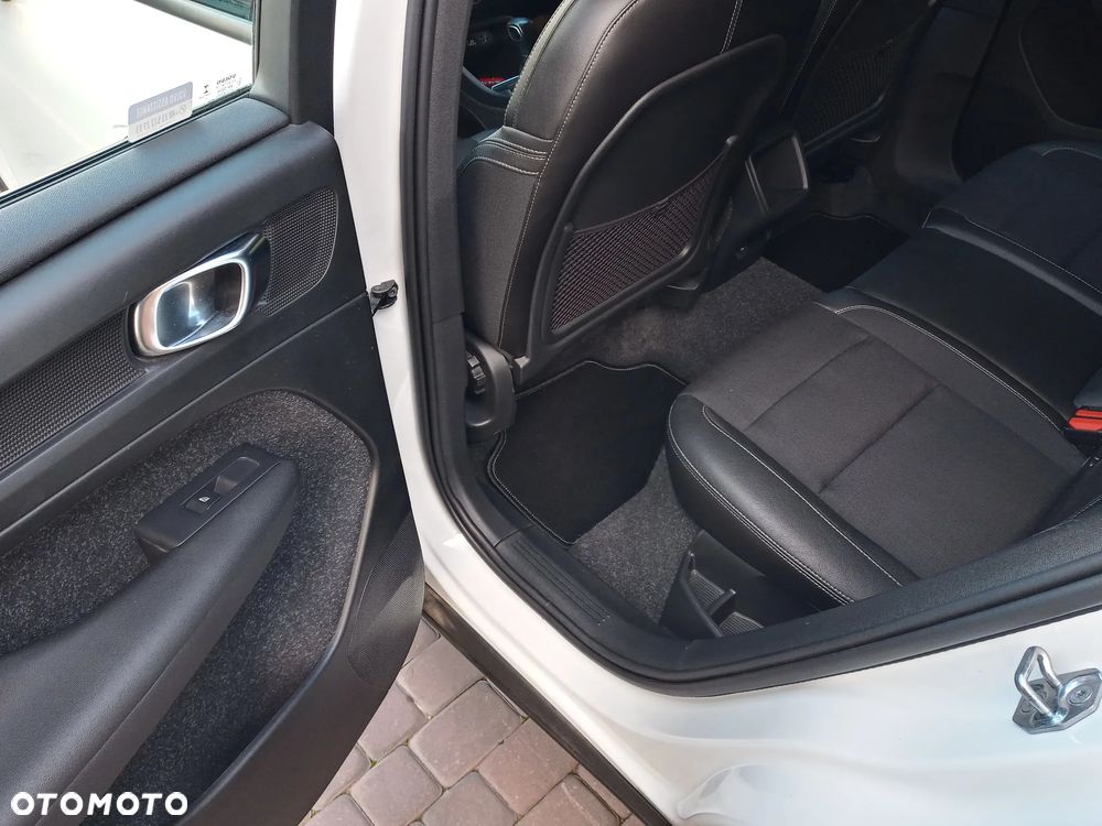 Volvo XC 40 T3 Momentum Pro - 28