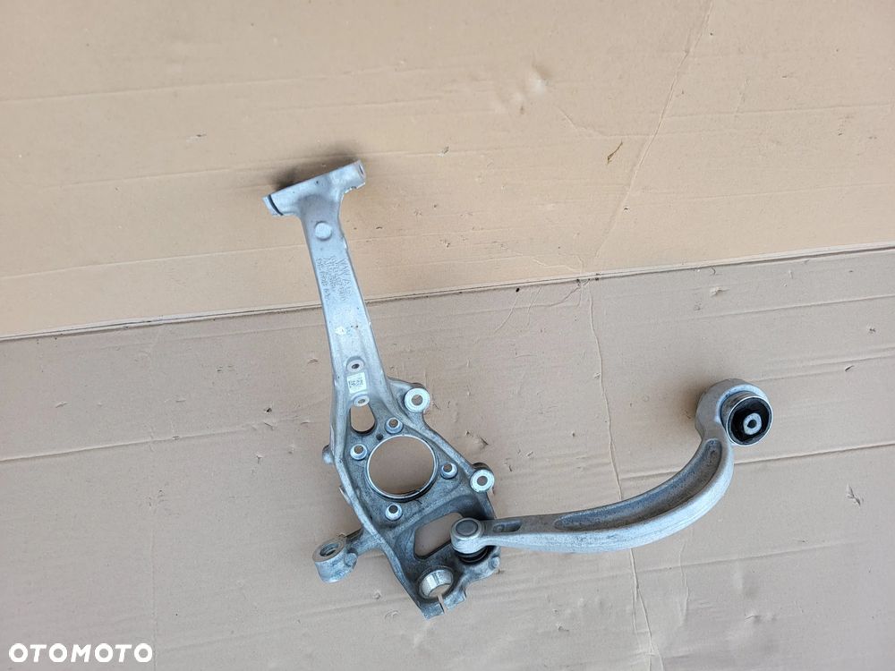 ZWROTNICA PRAWA AUDI A4 B9 A5 8W 8W0407560 - 2