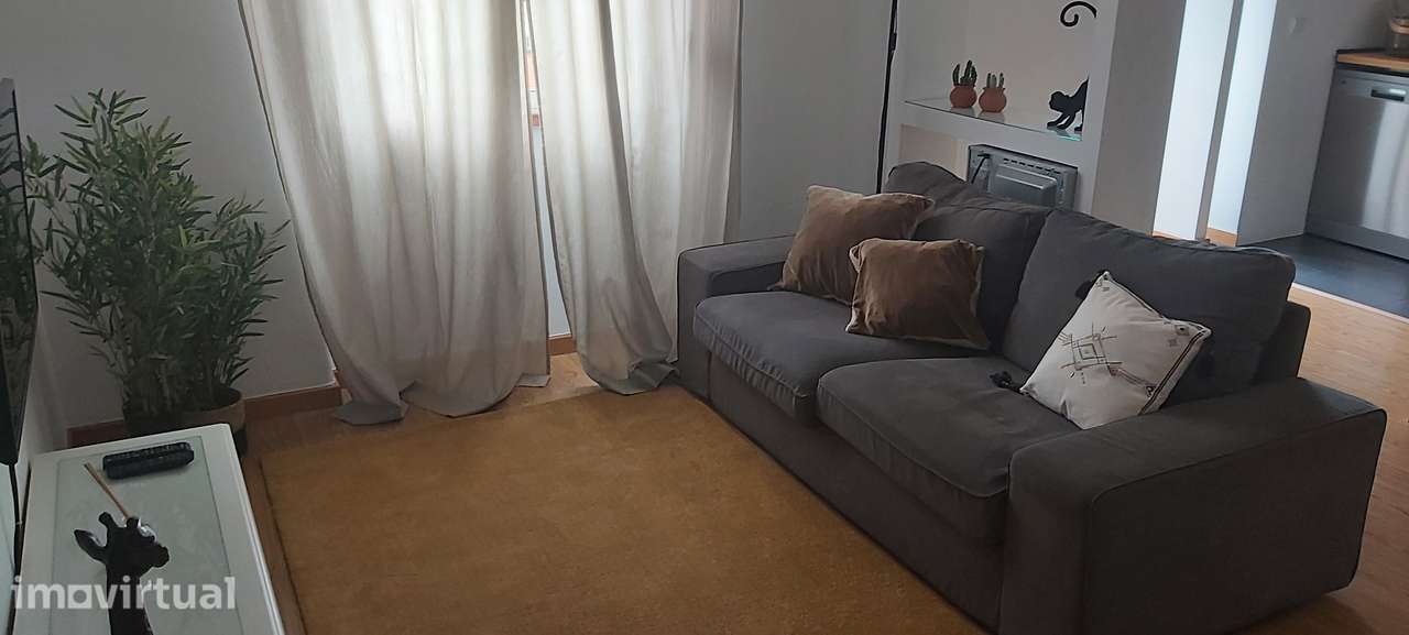Apartamento T2 com varanda em Benfica - Grande imagem: 5/12