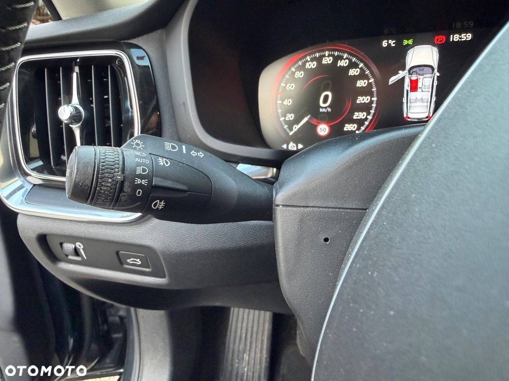 Volvo V60 D3 Summum - 30