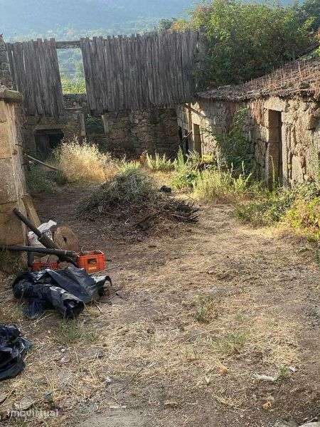 Venda de imóvel numa aldeia perto de Guarda - Grande imagem: 3/12