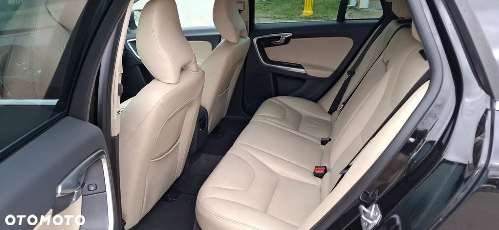 Volvo V60 D2 Summum - 6