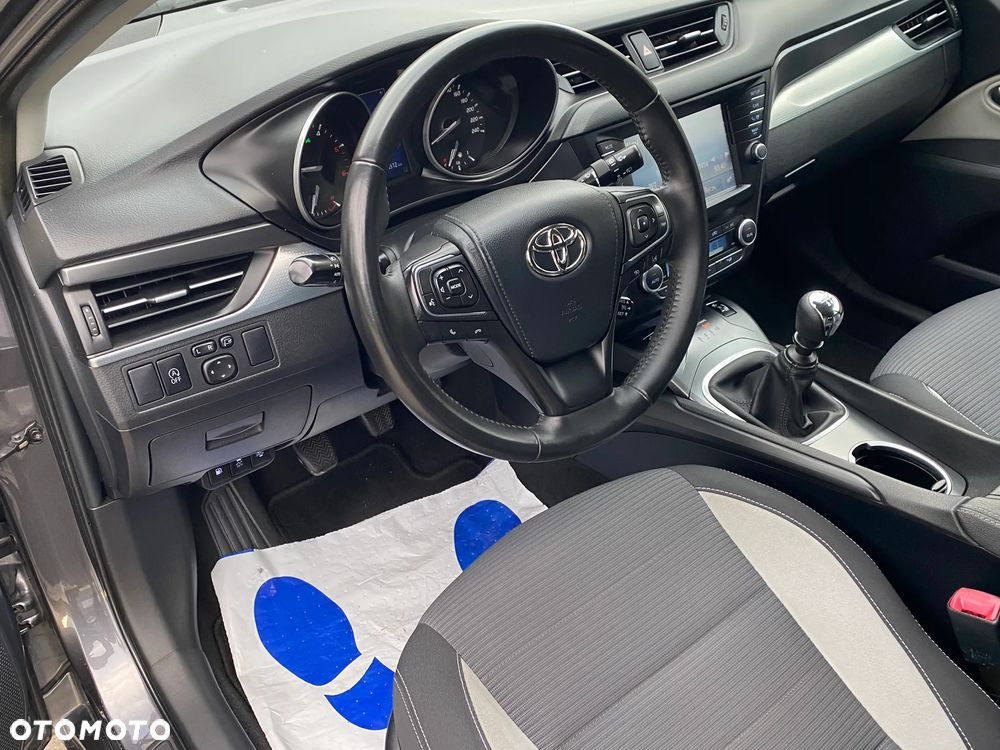 Toyota Avensis 2.0 D-4D Prestige - 22