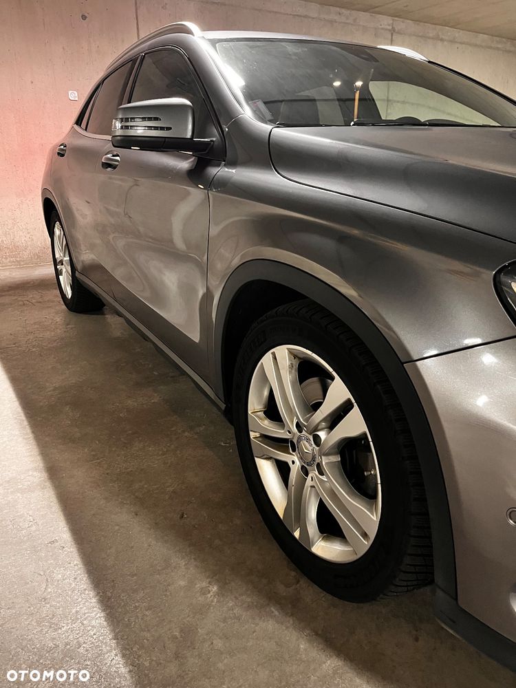 Mercedes-Benz GLA 250 4Matic 7G-DCT - 6