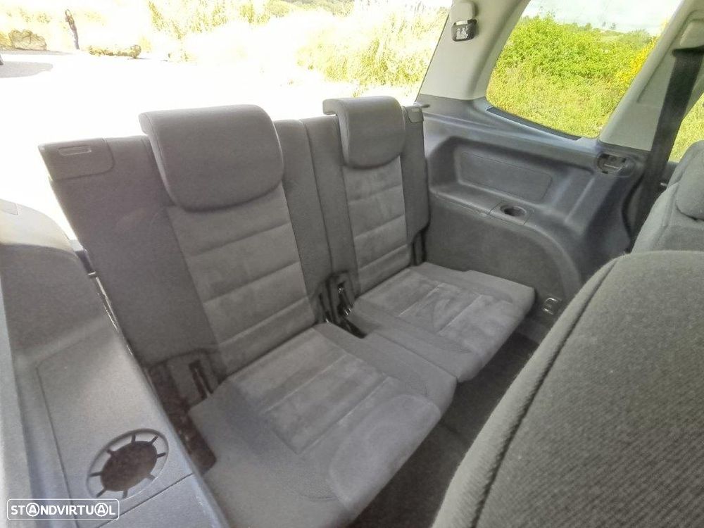 VW Touran 1.6 TDI Blue.Trendline 7L - 19