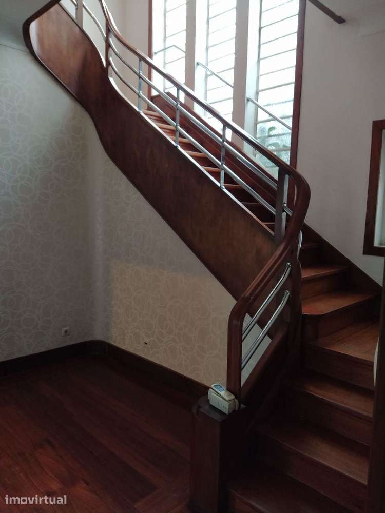 Moradia T8 Isolada com Jardim - Grande imagem: 2/22