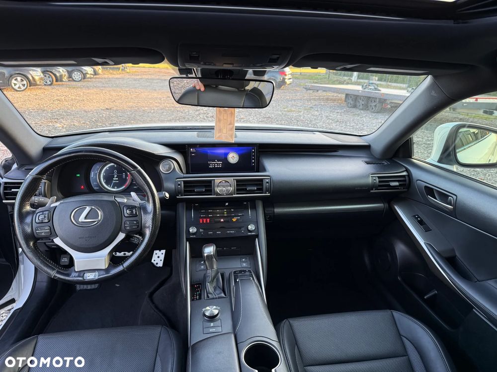 Lexus IS 200t / 300 F Sport - 18