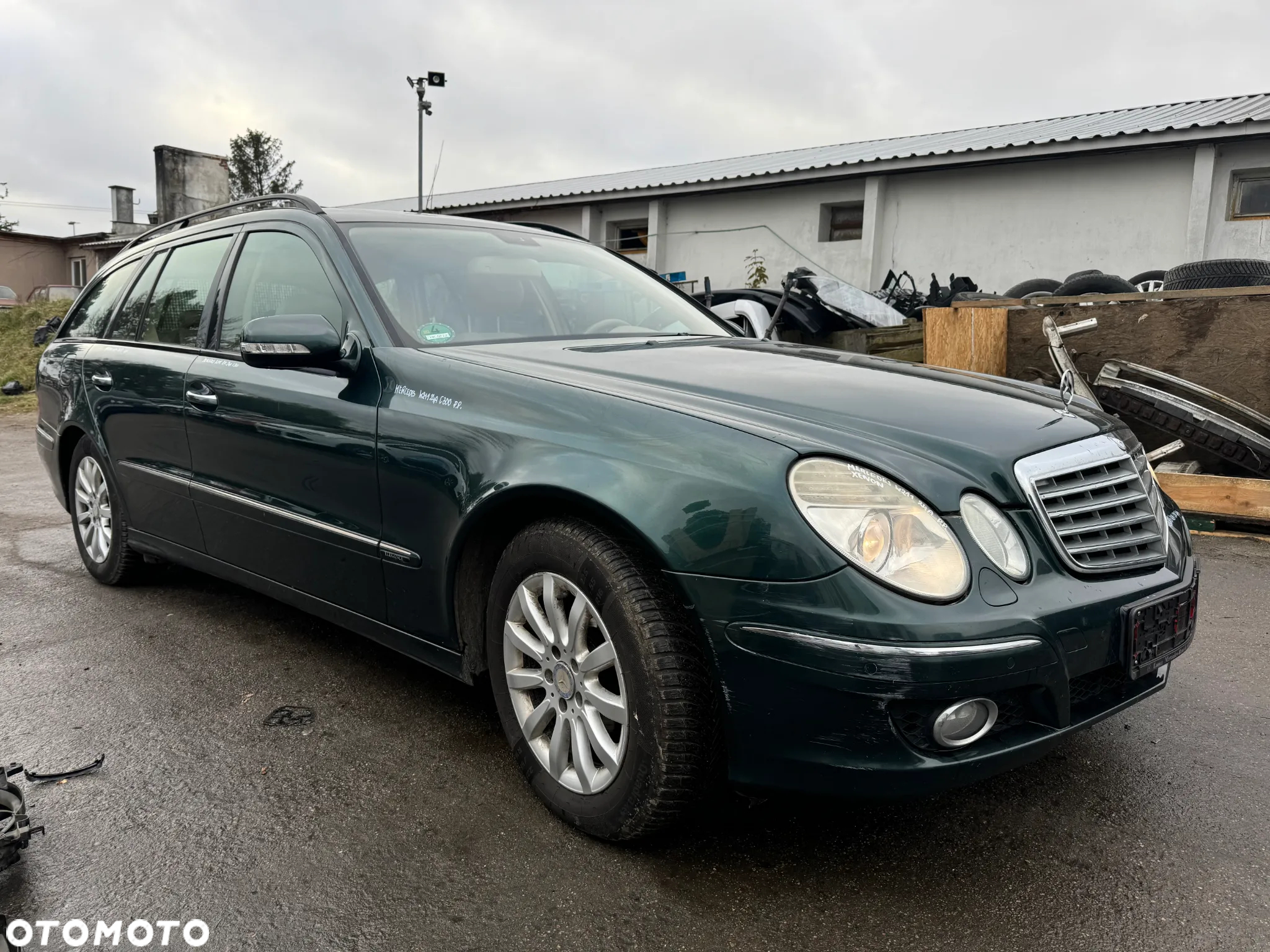 MERCEDES BENZ W211 LIFT MASKA POKRYWA SILNIKA C300 - 13